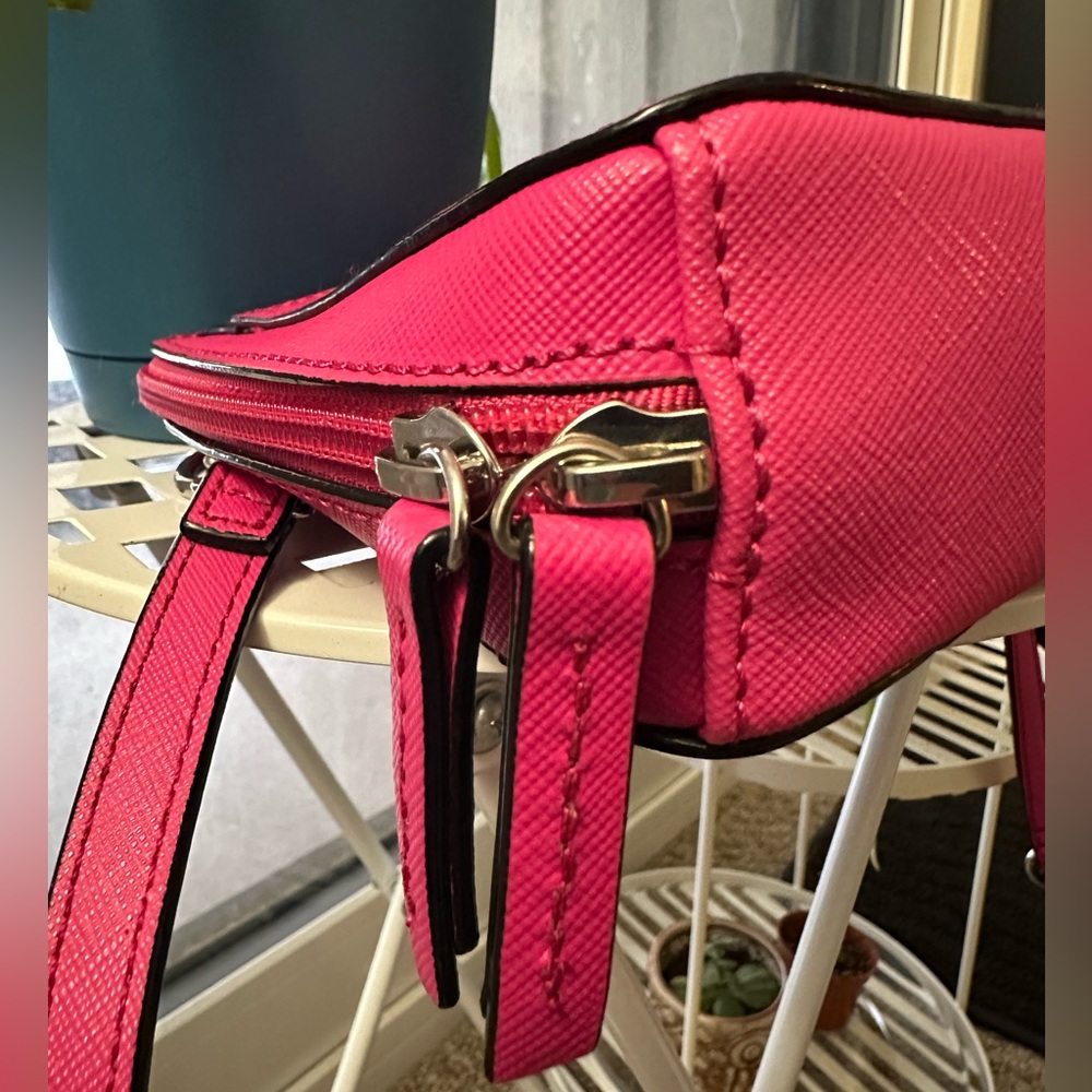 Tignanello vibrant pink crossbody bag - Picture 6 of 11